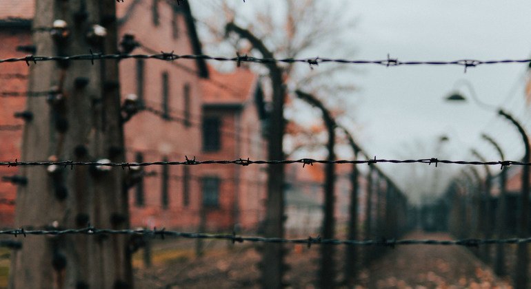 Unesco divulga análise sobre negação e distorção do Holocausto em redes sociais 
